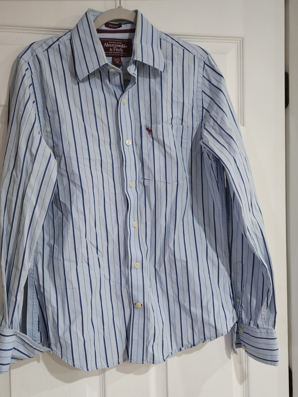 Abercrombie & Fitch Mens M Muscle Fit Button Up Dress Shirt Blue Pinstripes